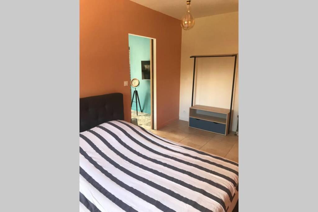 Logement Attenant A Une Villa T2 Avec Terrasse . Besse-sur-Issole Exteriör bild