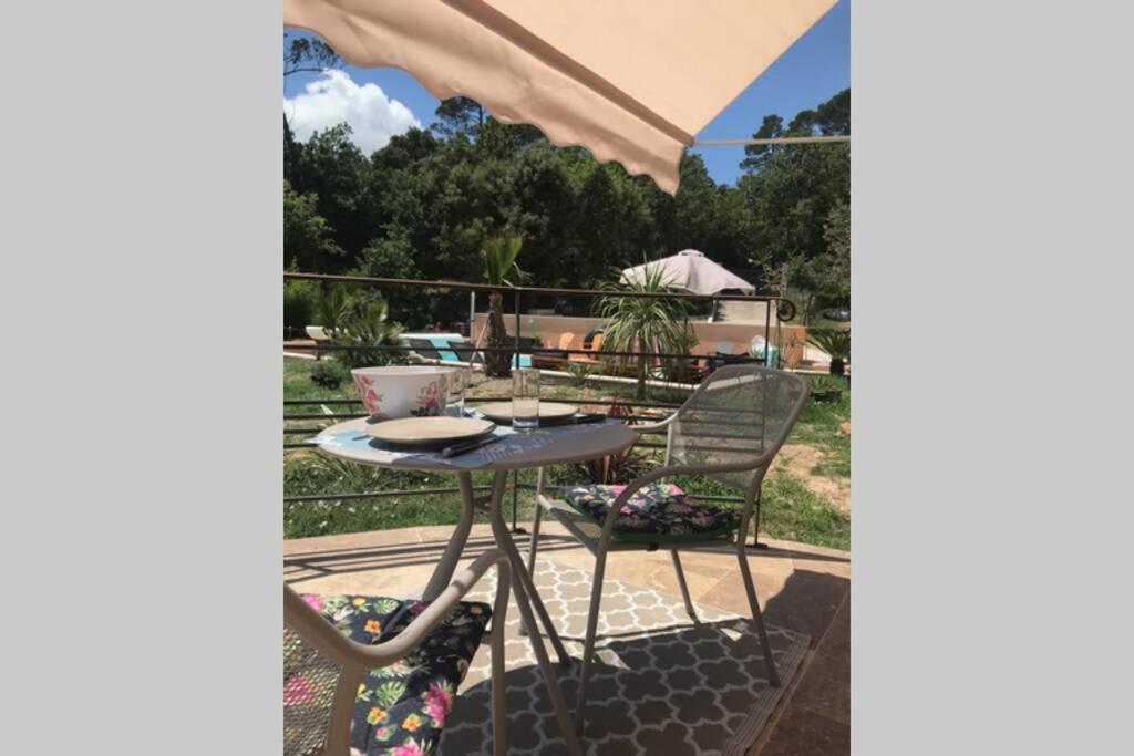Logement Attenant A Une Villa T2 Avec Terrasse . Besse-sur-Issole Exteriör bild